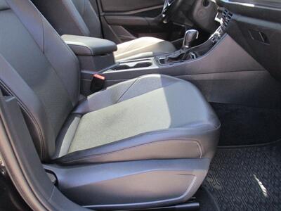 2019 Volkswagen Jetta SEL   - Photo 19 - Bell, CA 90201