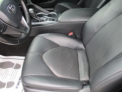 2018 Toyota Camry XLE V6   - Photo 12 - Bell, CA 90201