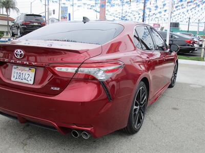 2018 Toyota Camry XLE V6   - Photo 6 - Bell, CA 90201