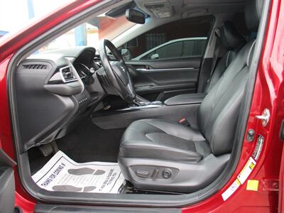 2018 Toyota Camry XLE V6   - Photo 10 - Bell, CA 90201