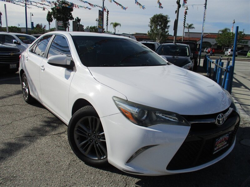 2016 Toyota Camry SE  