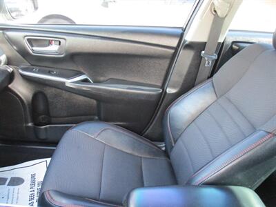 2016 Toyota Camry SE   - Photo 15 - Bell, CA 90201