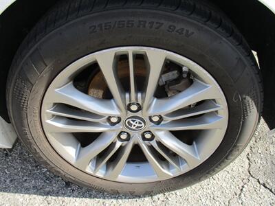 2016 Toyota Camry SE   - Photo 31 - Bell, CA 90201