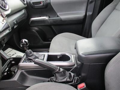 2016 Toyota Tacoma Double Cab SR5 V6 - Photo 11 - Bell, CA 90201