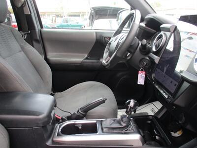 2016 Toyota Tacoma Double Cab SR5 V6 - Photo 18 - Bell, CA 90201