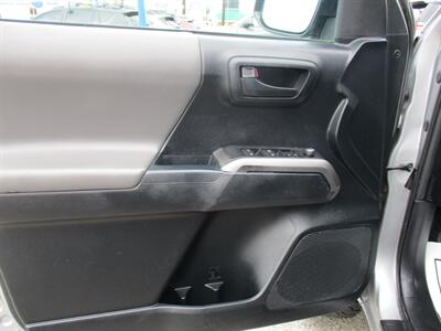 2016 Toyota Tacoma Double Cab SR5 V6 - Photo 26 - Bell, CA 90201