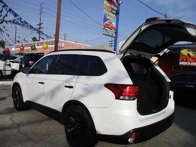 2019 Mitsubishi Outlander SEL   - Photo 7 - Bell, CA 90201