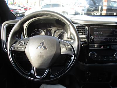 2019 Mitsubishi Outlander SEL   - Photo 35 - Bell, CA 90201