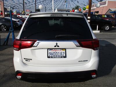 2019 Mitsubishi Outlander SEL   - Photo 9 - Bell, CA 90201