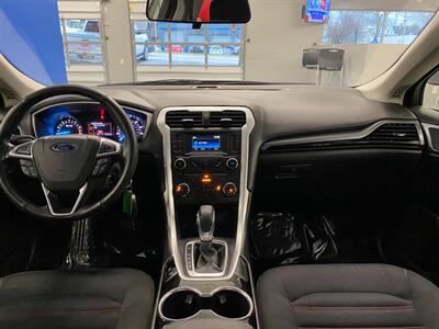 2016 Ford Fusion SE   - Photo 26 - Grand Rapids, MI 49504