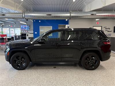 2023 Jeep Grand Cherokee Altitude   - Photo 4 - Grand Rapids, MI 49504