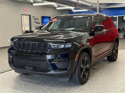 2023 Jeep Grand Cherokee Altitude   - Photo 3 - Grand Rapids, MI 49504
