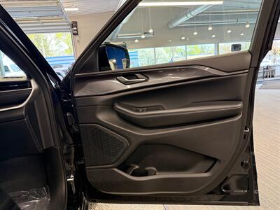 2023 Jeep Grand Cherokee Altitude   - Photo 13 - Grand Rapids, MI 49504