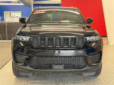 2023 Jeep Grand Cherokee Altitude   - Photo 2 - Grand Rapids, MI 49504