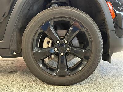 2023 Jeep Grand Cherokee Altitude   - Photo 10 - Grand Rapids, MI 49504