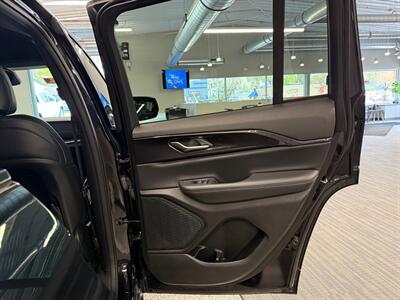 2023 Jeep Grand Cherokee Altitude   - Photo 15 - Grand Rapids, MI 49504