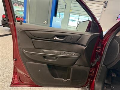 2017 Chevrolet Traverse LT   - Photo 24 - Grand Rapids, MI 49504