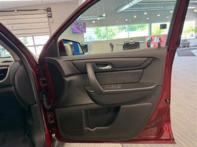 2017 Chevrolet Traverse LT   - Photo 11 - Grand Rapids, MI 49504