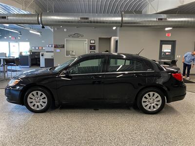 2014 Chrysler 200 LX   - Photo 5 - Grand Rapids, MI 49504