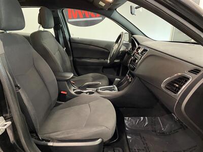 2014 Chrysler 200 LX   - Photo 13 - Grand Rapids, MI 49504