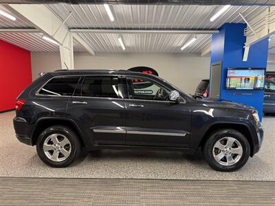 2012 Jeep Grand Cherokee Overland   - Photo 9 - Grand Rapids, MI 49504