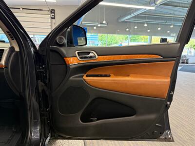 2012 Jeep Grand Cherokee Overland   - Photo 35 - Grand Rapids, MI 49504