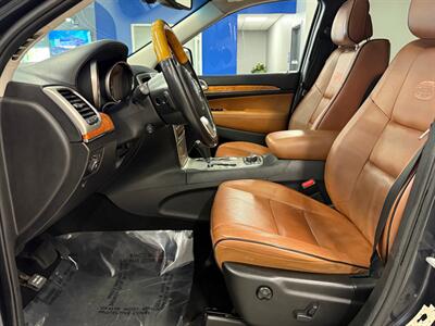 2012 Jeep Grand Cherokee Overland   - Photo 15 - Grand Rapids, MI 49504