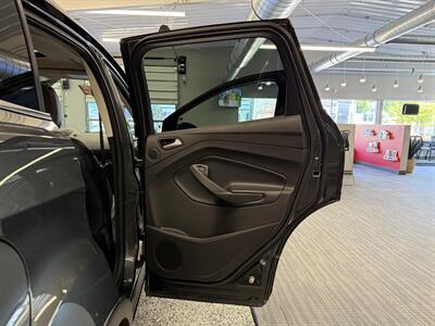 2019 Ford Escape Titanium - Photo 15 - Grand Rapids, MI 49504