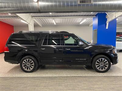 2015 Lincoln Navigator L   - Photo 8 - Grand Rapids, MI 49504