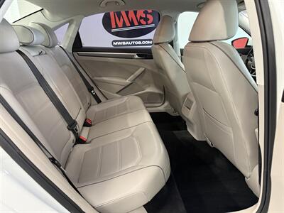 2018 Volkswagen Passat 2.0T R-Line - Photo 15 - Grand Rapids, MI 49504