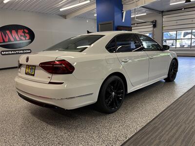 2018 Volkswagen Passat 2.0T R-Line - Photo 8 - Grand Rapids, MI 49504