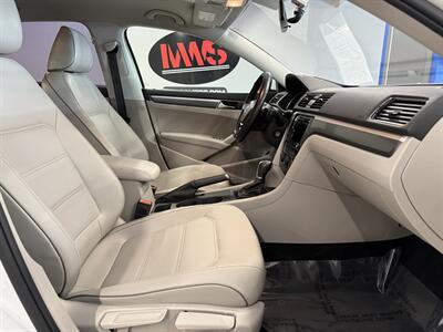 2018 Volkswagen Passat 2.0T R-Line - Photo 13 - Grand Rapids, MI 49504