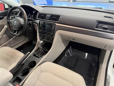 2018 Volkswagen Passat 2.0T R-Line - Photo 11 - Grand Rapids, MI 49504