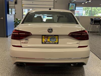 2018 Volkswagen Passat 2.0T R-Line - Photo 7 - Grand Rapids, MI 49504