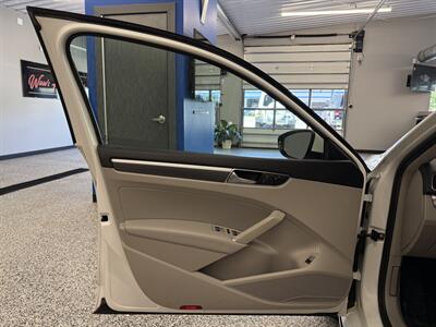 2018 Volkswagen Passat 2.0T R-Line - Photo 20 - Grand Rapids, MI 49504