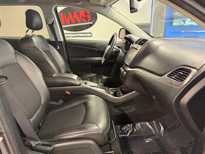 2017 Dodge Journey Crossroad   - Photo 11 - Grand Rapids, MI 49504