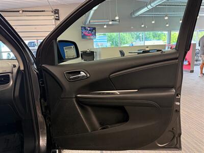 2017 Dodge Journey Crossroad   - Photo 12 - Grand Rapids, MI 49504