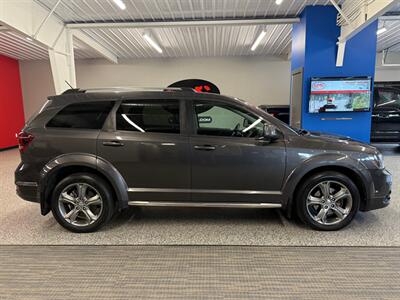 2017 Dodge Journey Crossroad   - Photo 9 - Grand Rapids, MI 49504