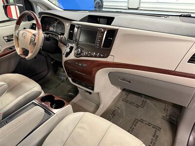 2013 Toyota Sienna Limited 7-Passenger - Photo 11 - Grand Rapids, MI 49504