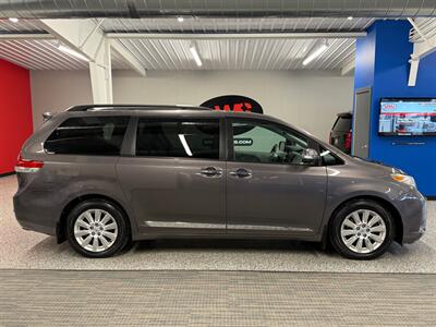 2013 Toyota Sienna Limited 7-Passenger - Photo 8 - Grand Rapids, MI 49504