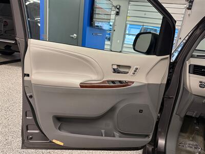 2013 Toyota Sienna Limited 7-Passenger - Photo 28 - Grand Rapids, MI 49504