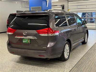 2013 Toyota Sienna Limited 7-Passenger - Photo 7 - Grand Rapids, MI 49504