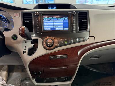 2013 Toyota Sienna Limited 7-Passenger - Photo 21 - Grand Rapids, MI 49504