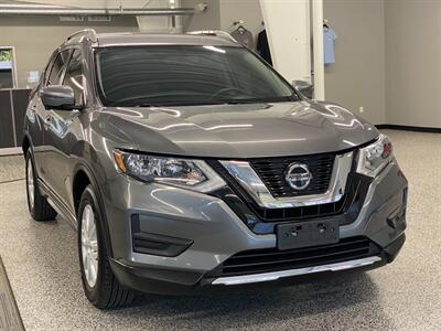 2018 Nissan Rogue SV   - Photo 2 - Grand Rapids, MI 49504