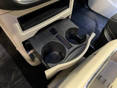 2016 Chrysler Town and Country Touring   - Photo 27 - Grand Rapids, MI 49504