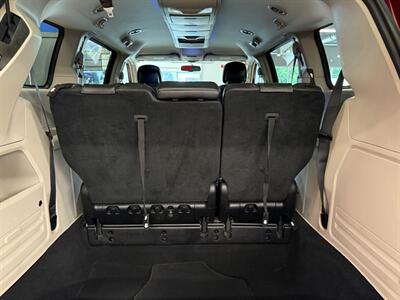 2016 Chrysler Town and Country Touring   - Photo 17 - Grand Rapids, MI 49504