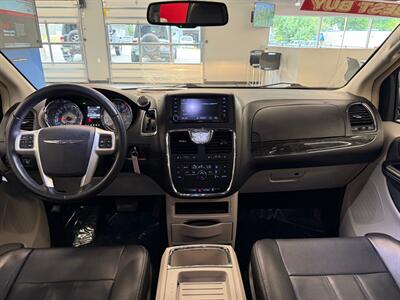 2016 Chrysler Town and Country Touring   - Photo 29 - Grand Rapids, MI 49504