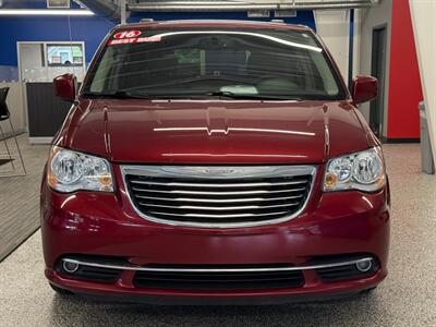 2016 Chrysler Town and Country Touring   - Photo 2 - Grand Rapids, MI 49504