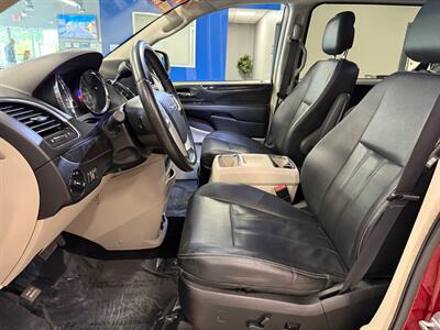 2016 Chrysler Town and Country Touring   - Photo 20 - Grand Rapids, MI 49504