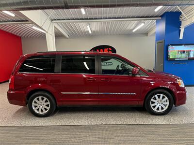 2016 Chrysler Town and Country Touring   - Photo 8 - Grand Rapids, MI 49504